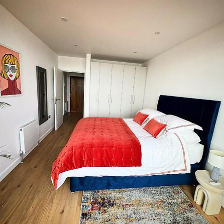 Stunning Beach Front Apartment With Sea Views, Free Parking & Balcony Ramsgate Exterior foto