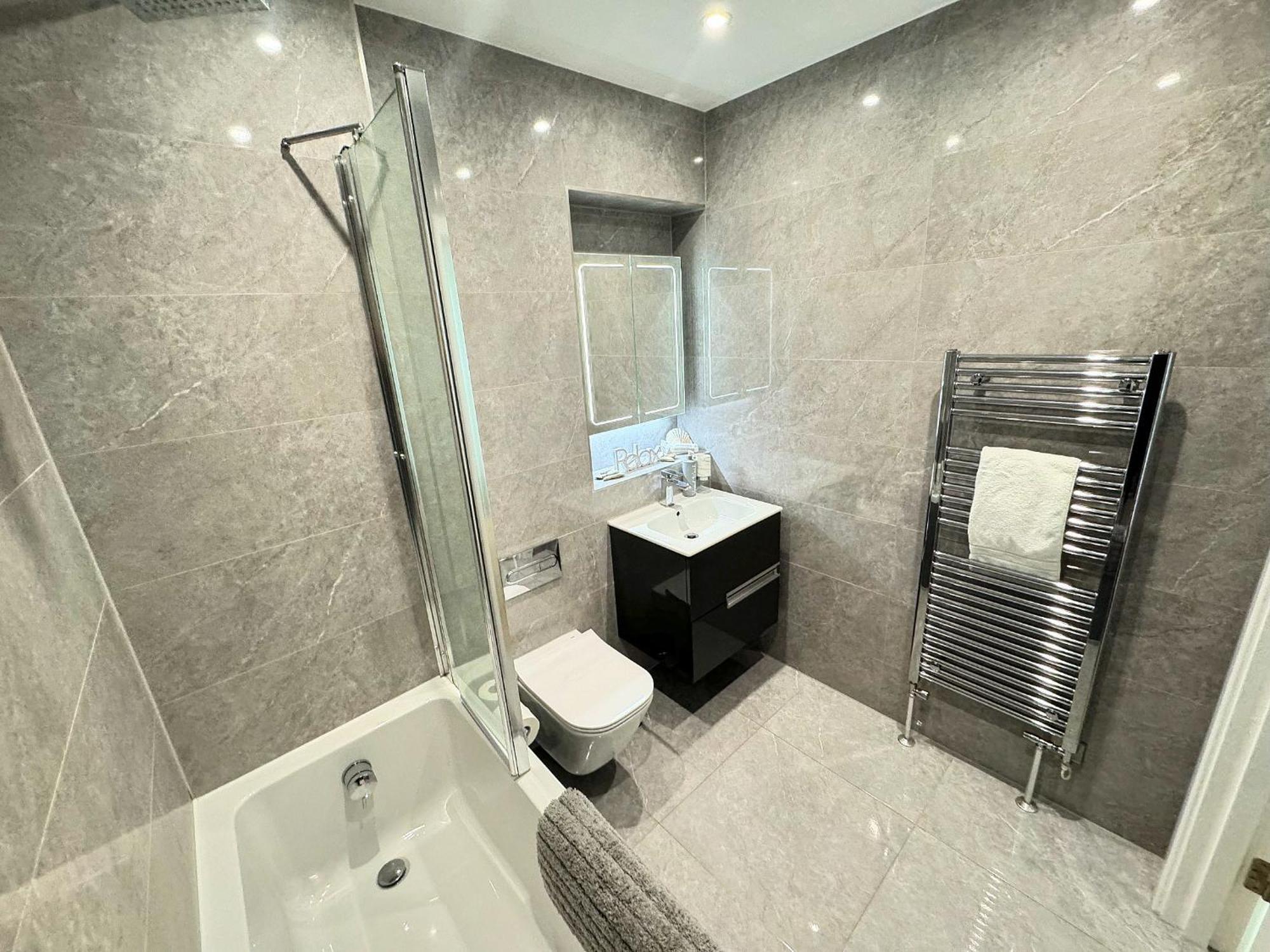 Stunning Beach Front Apartment With Sea Views, Free Parking & Balcony Ramsgate Exterior foto