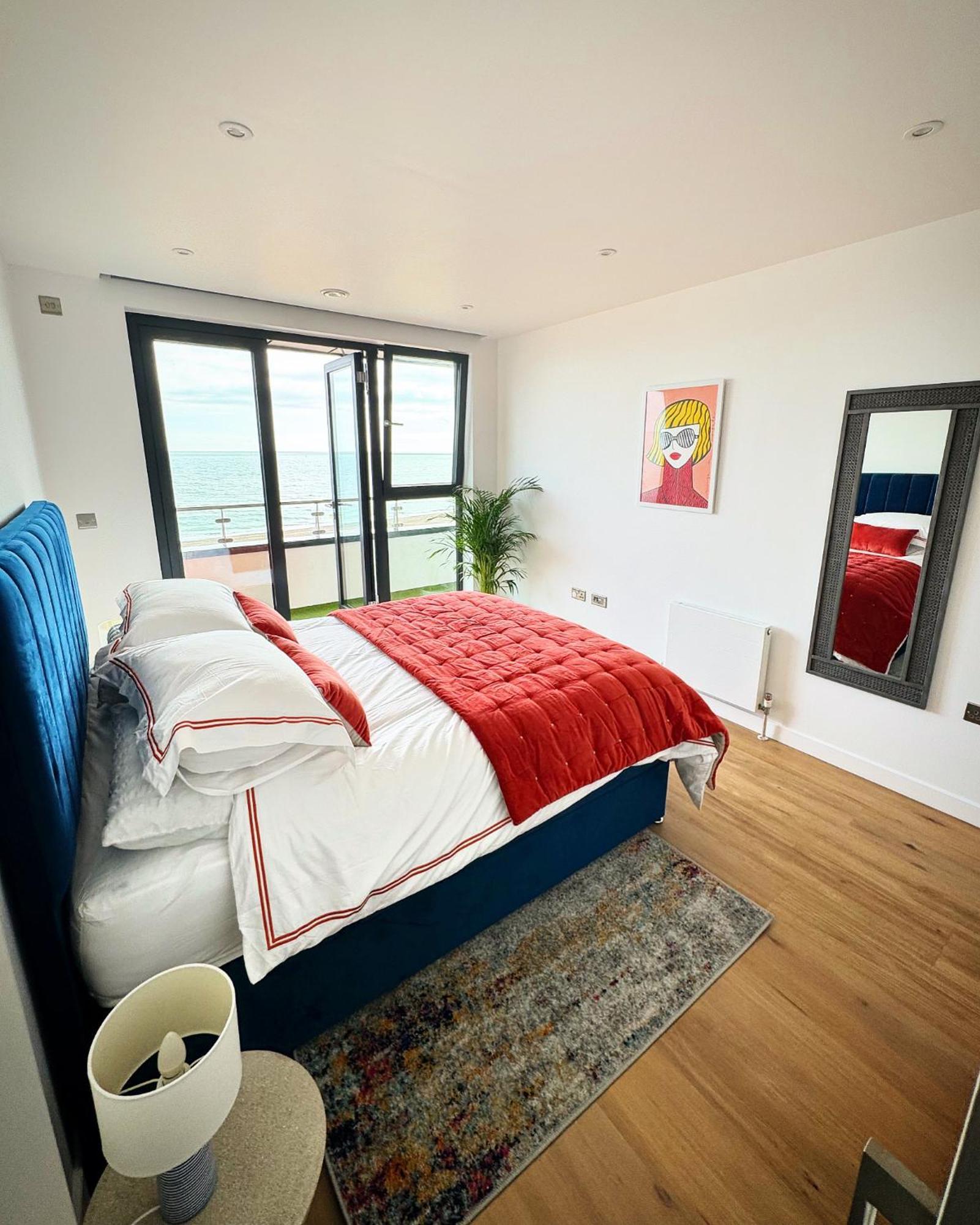 Stunning Beach Front Apartment With Sea Views, Free Parking & Balcony Ramsgate Exterior foto