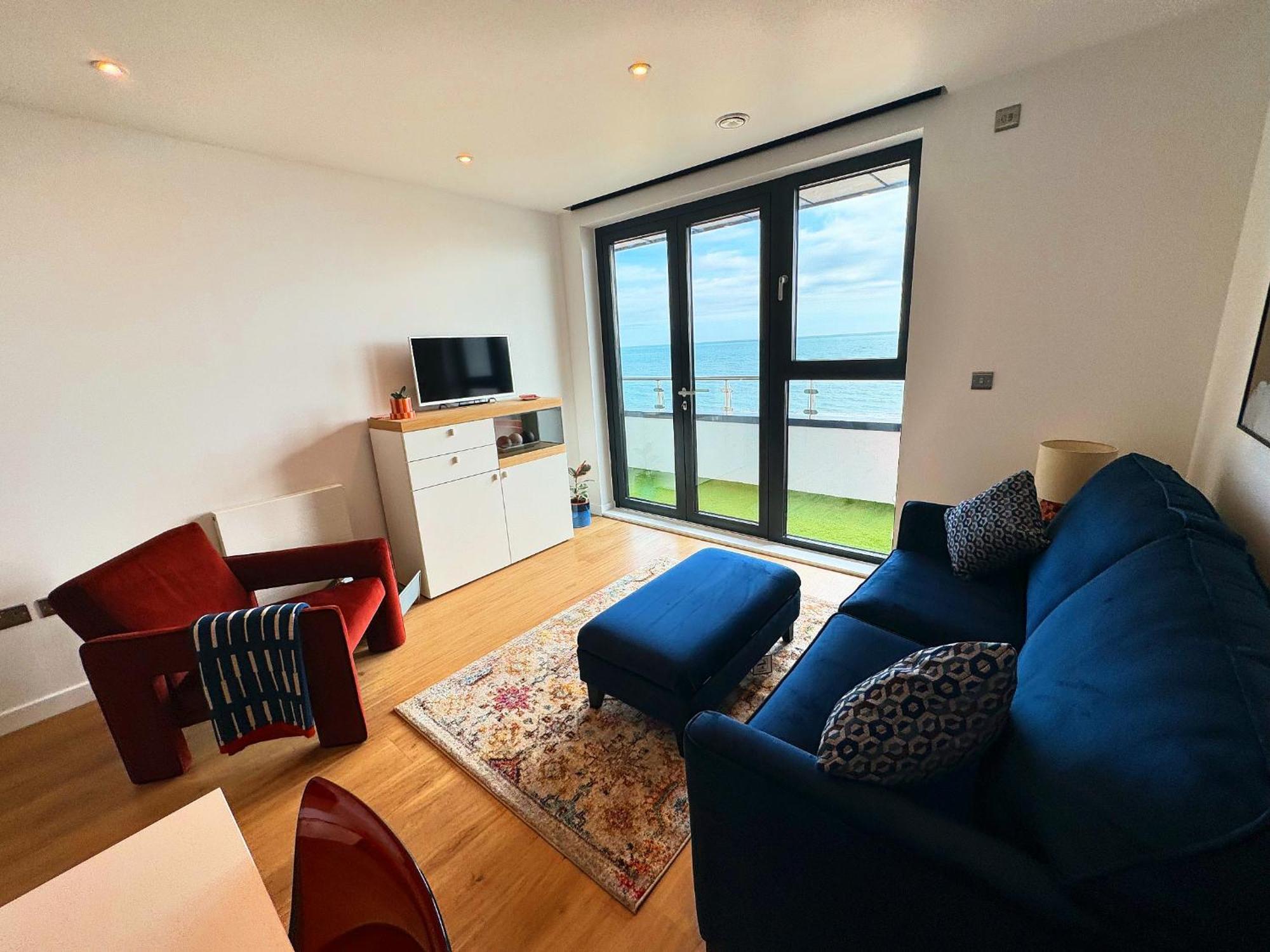Stunning Beach Front Apartment With Sea Views, Free Parking & Balcony Ramsgate Exterior foto