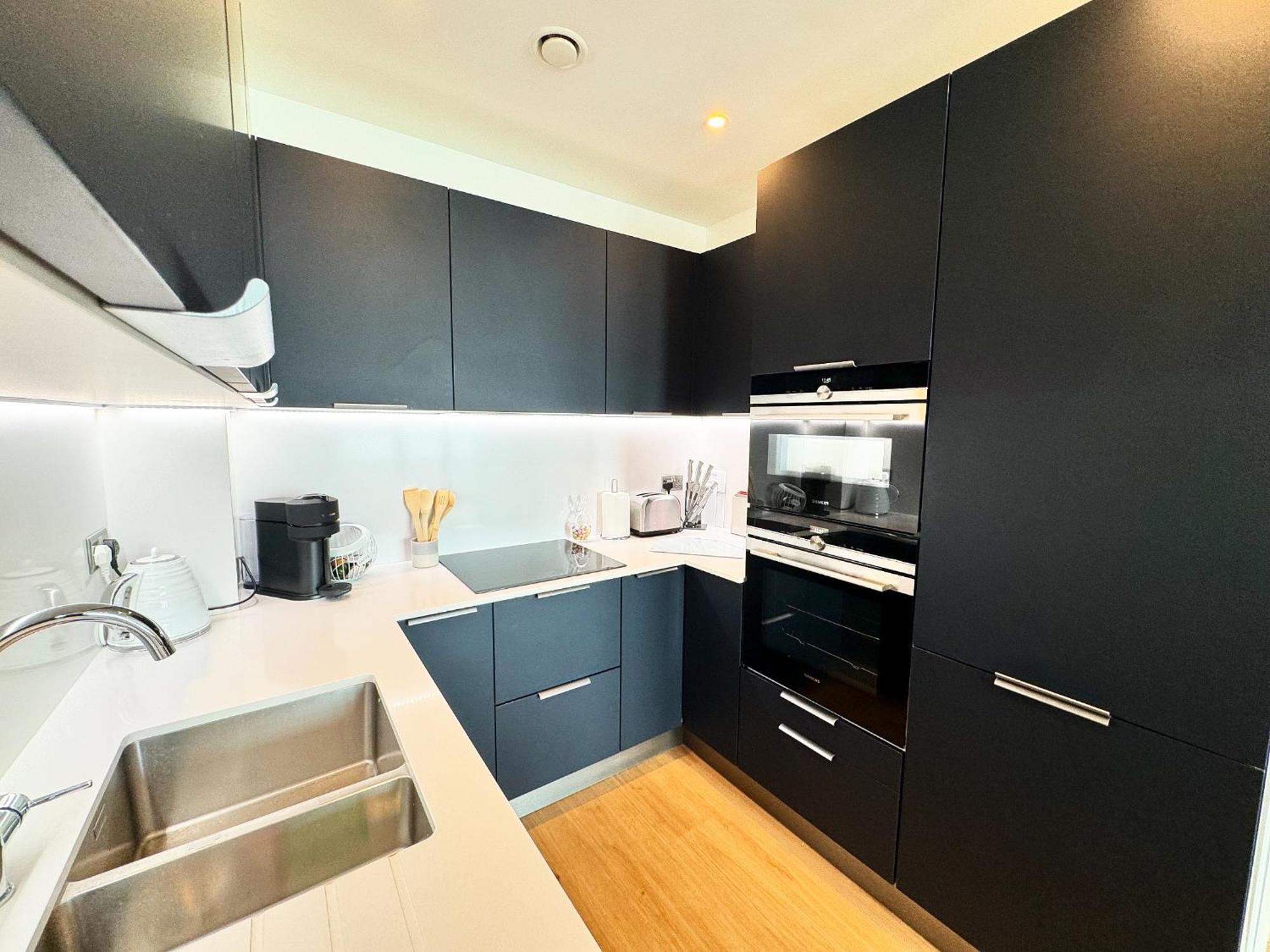 Stunning Beach Front Apartment With Sea Views, Free Parking & Balcony Ramsgate Exterior foto