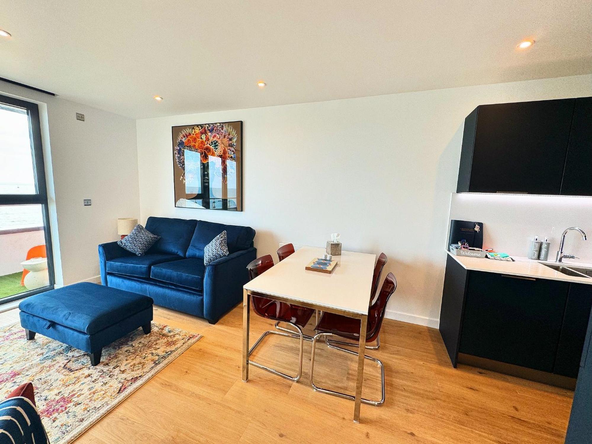 Stunning Beach Front Apartment With Sea Views, Free Parking & Balcony Ramsgate Exterior foto