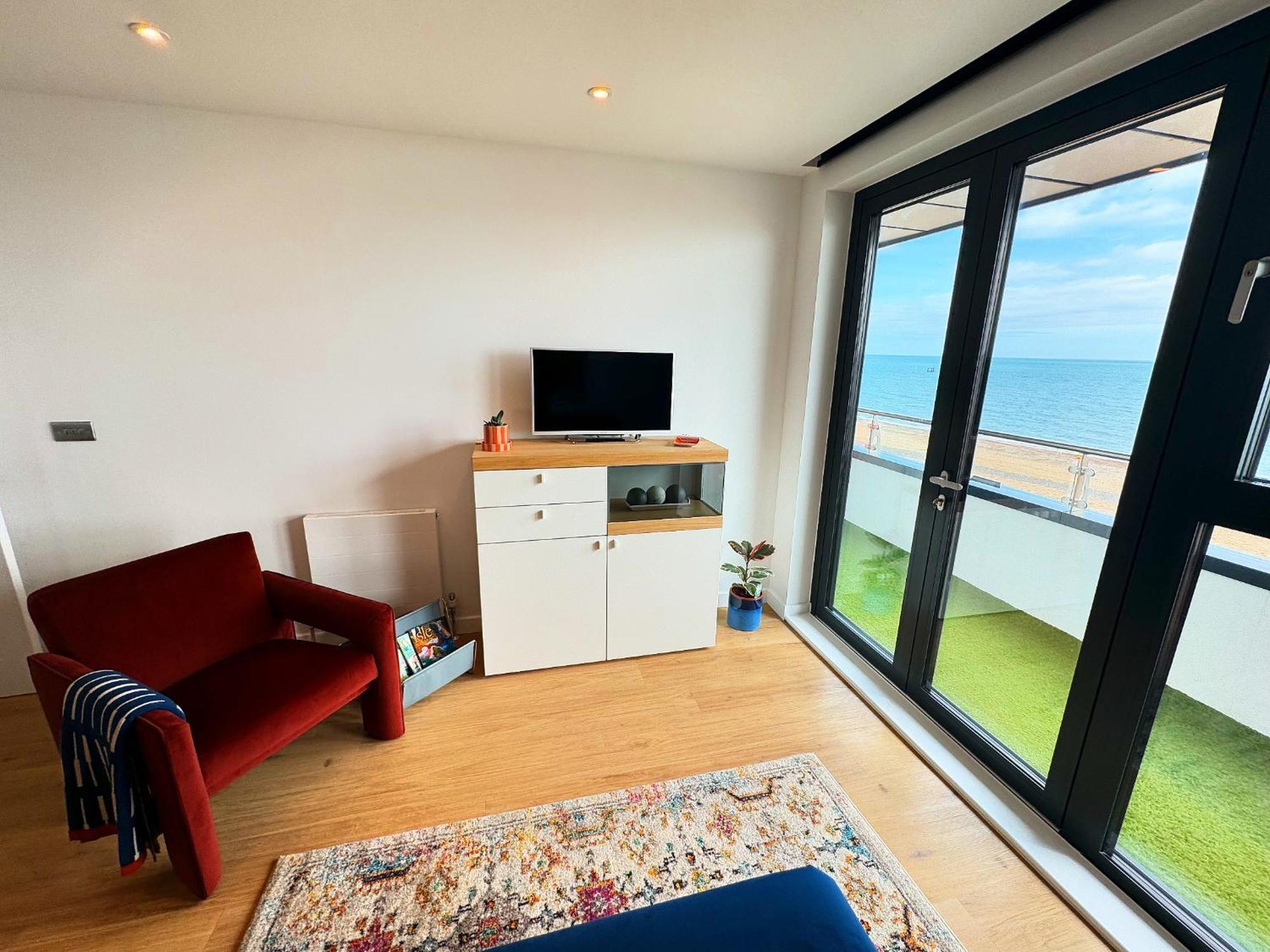 Stunning Beach Front Apartment With Sea Views, Free Parking & Balcony Ramsgate Exterior foto